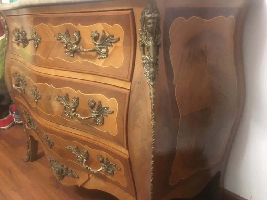 Comoda Luis XV adornos metal