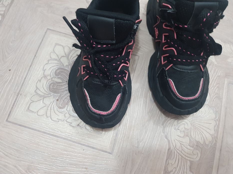 Продам кроссовки 33-34 размер