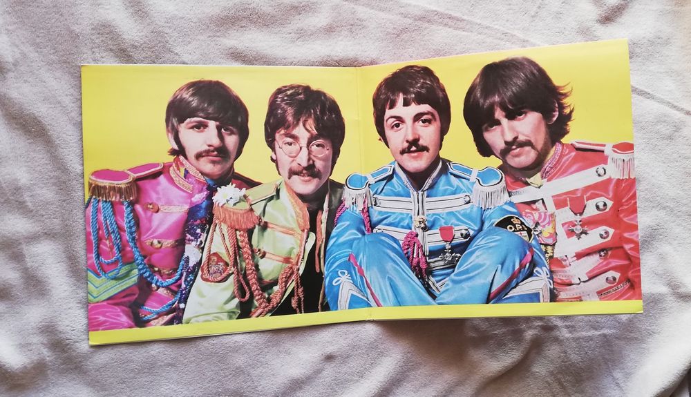 The Beatles : St. Peppers lonely hearts  (LP)