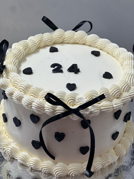 Os melhores Bolos por encomenda .Tesla Model 3 de 2024 com motorista