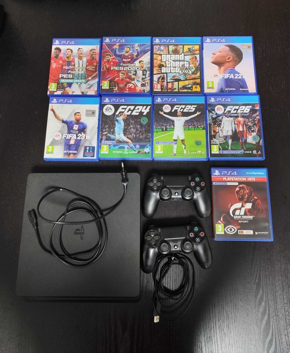 PS4 com dois comandos e jogos