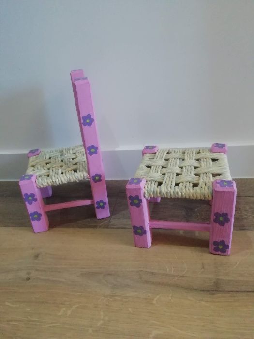 Cadeira e banco artesanais de brincar