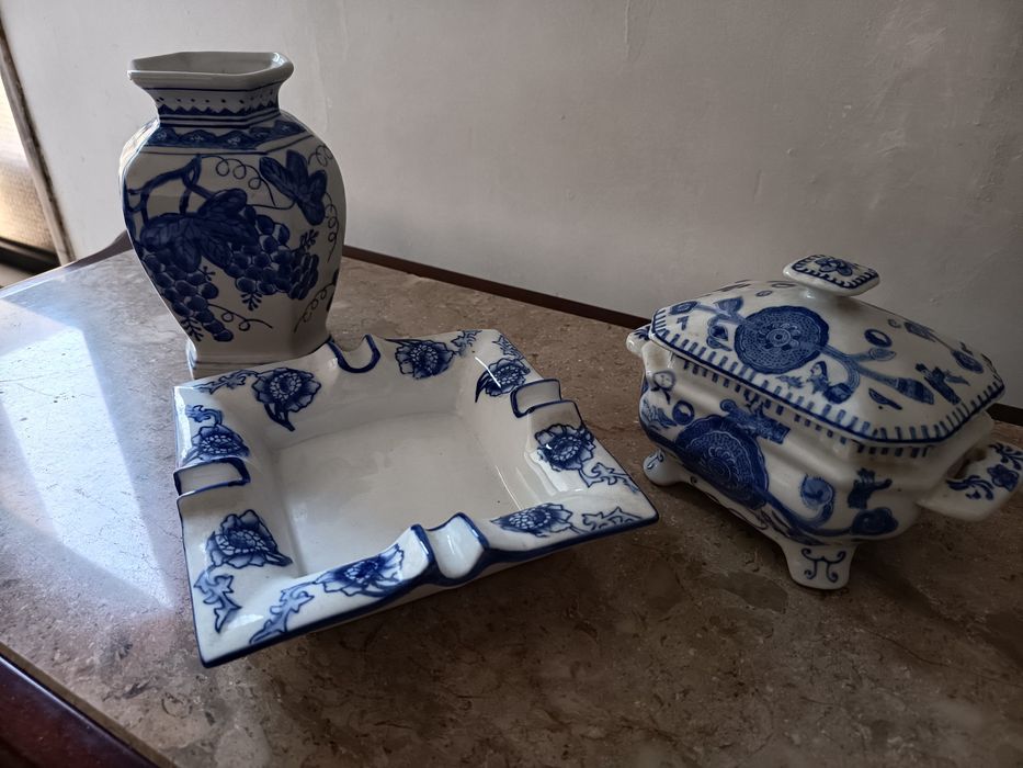 Conjunto vaso, cinzeiro e terrina