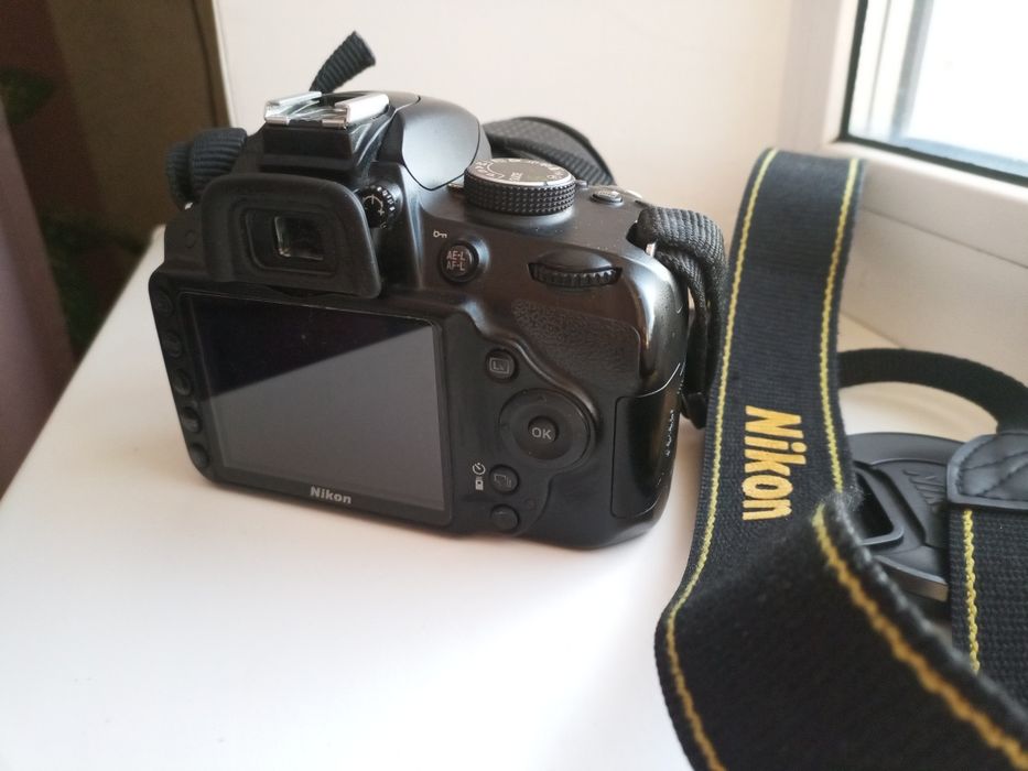 Nikon D3200, хороший дзеркальний фотоапарат)