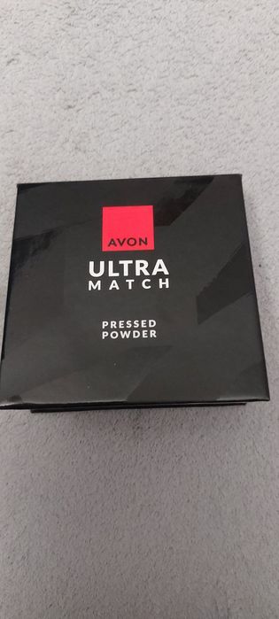 Puder prasowany Ultra Neutral Light Medium Avon