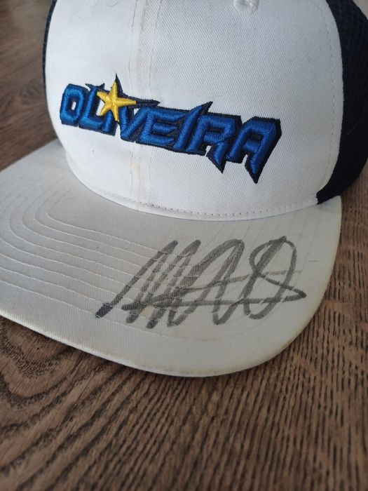 Miguel Oliveira Boné assinado