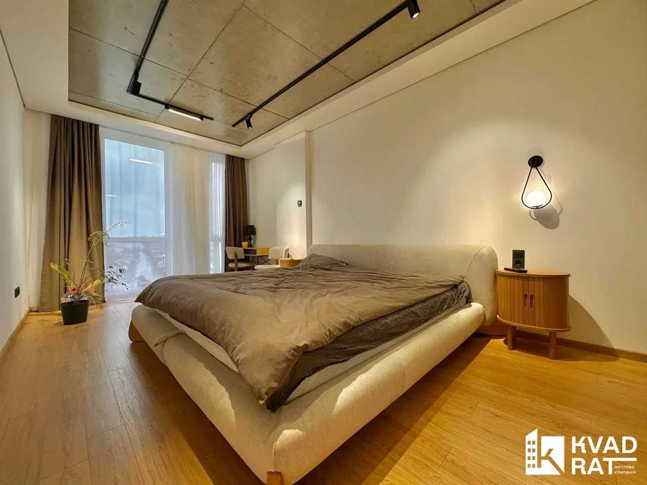 Продаж 2-кімнатної квартири з великою кухнею-студією