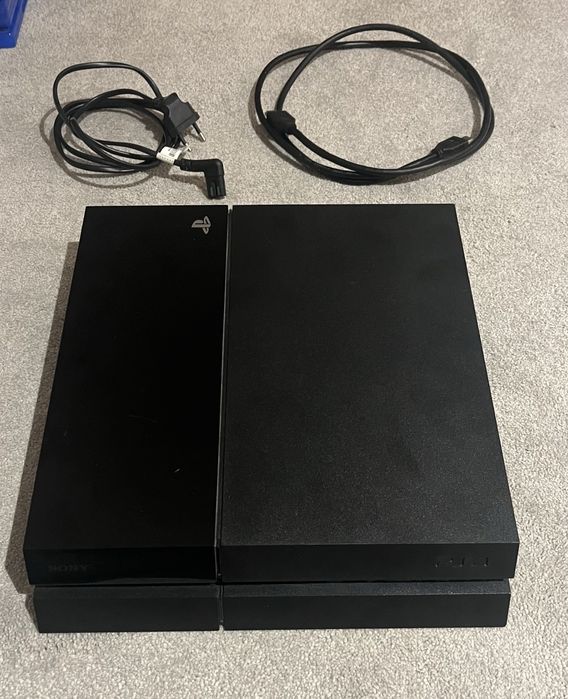 Playstation 4 Standard e 8 jogos CD