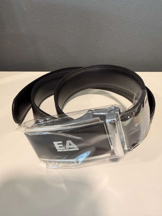 Cinto Emporio Armani (EA) em Pele - Novo - Preto/Prateado