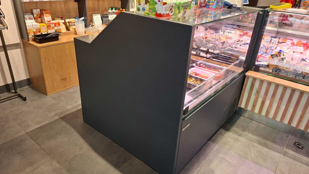 Холодильні вітрини б/у Modern Trade Quadros 1250х1562х1100 мм зі склом та вбудованим агрегатом