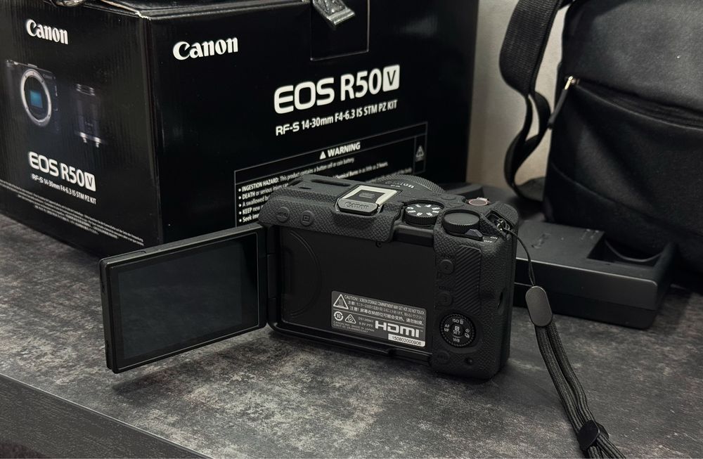 Canon R50V + об’єктив Canon RF 50mm/1.8