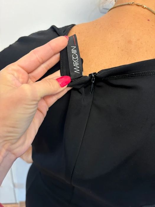 Marc cain mała czarna elegancka sukienka bandazowa tuba wyszczuplająca