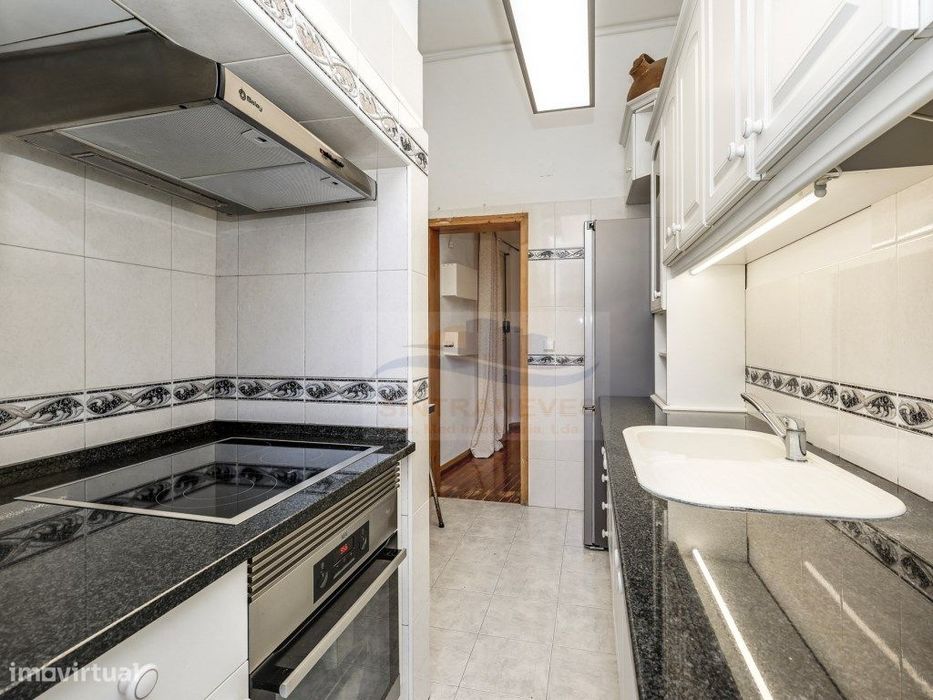 Elegância, Luz Natural e Conforto - T2 Pronto a Habitar na Penha de...