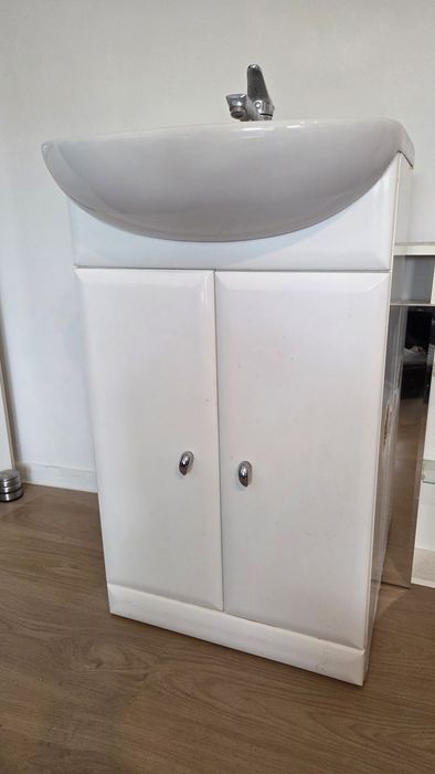 Szafka otwierana Łazienkowa ze zlewem i baterią kranem