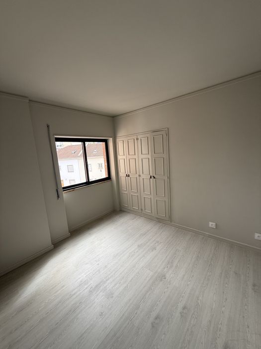 T3 Remodelado com Parqueamento - Solum