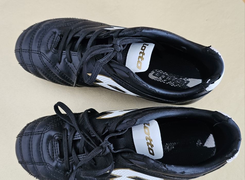 Buty piłkarskie dla chłopców Lotto 33