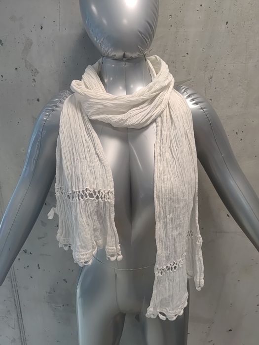 Biala chustka apaszka szal