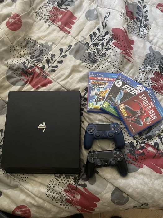Ps4 pro 1T com 2 comandos