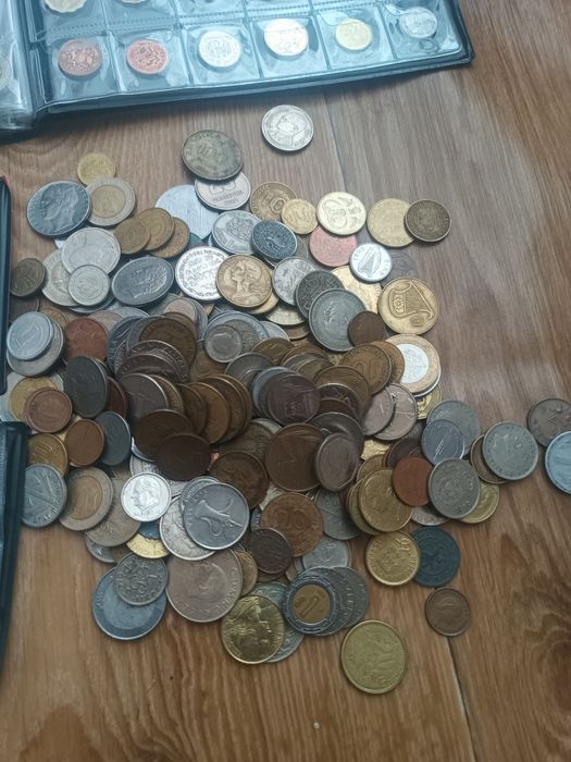 625  Монет  світу