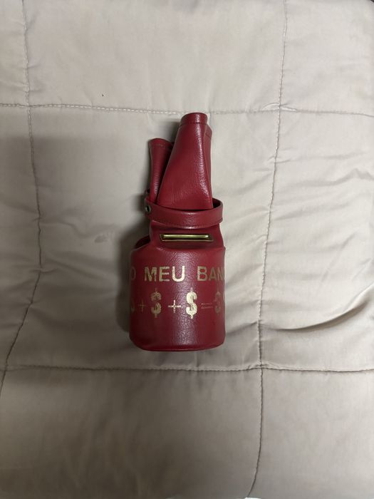 Megalheiro vermelho da para colocar um cadeado.