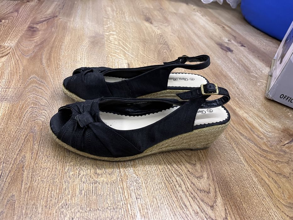 Buty na koturnie r.39