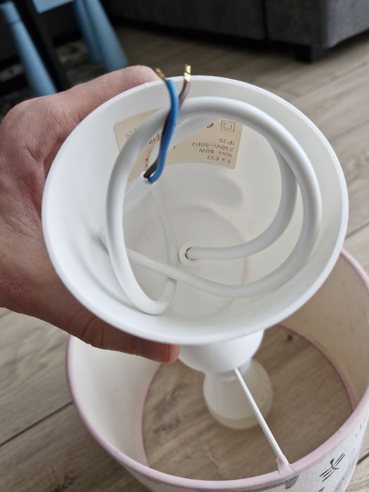 Lampa wisząca do pokoju dziewczynki.