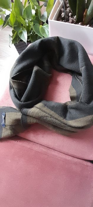 Armani szalik odcienie zieleni