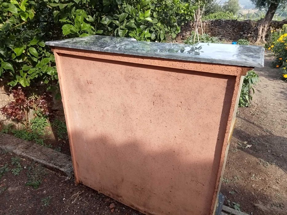 Bar em forma de lareira muito antiga