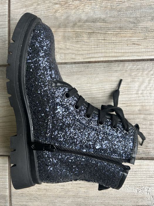 Нові чоботи для дівчинки 33р