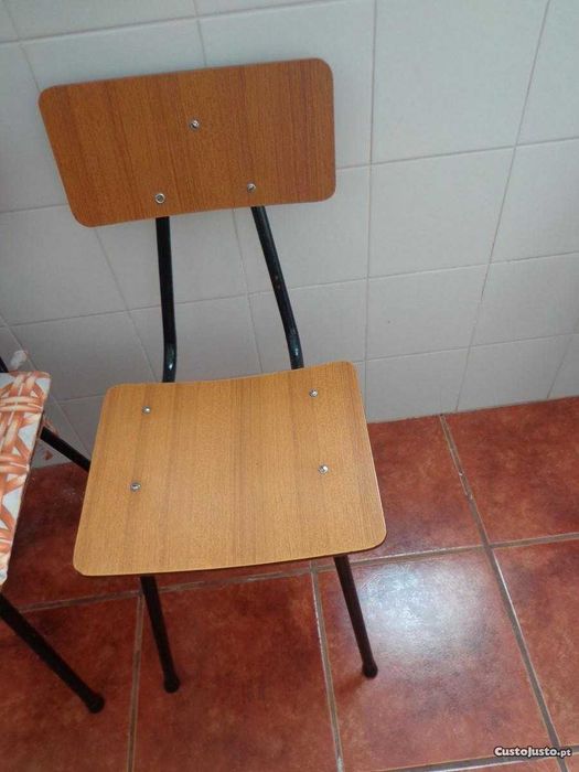 mesa e 4 cadeiras de cozinha