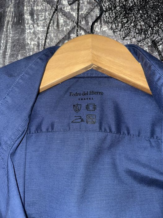 Camisa azul da Pedro Del Hierro