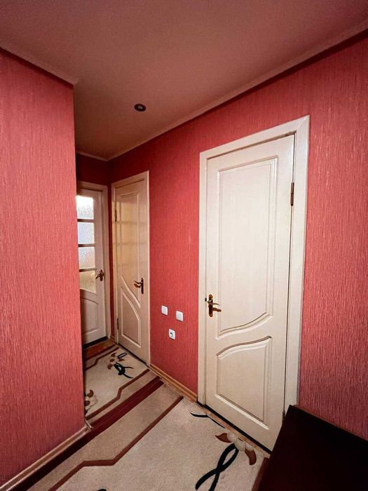 Продам 2-кімнатну квартиру в центрі міста — 54 м², меблі та техніка залишаються