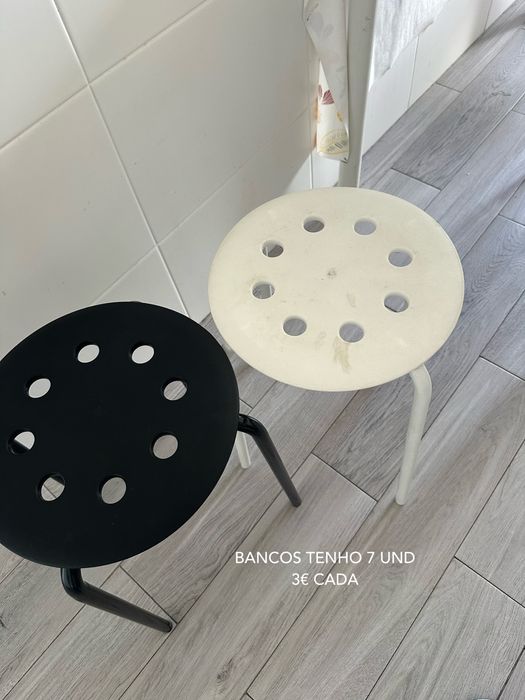 Bancos Ikea preto e branco