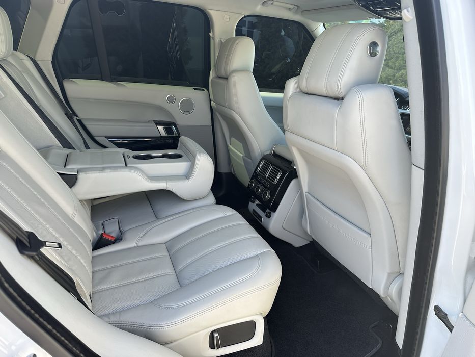 Продам ИДЕАЛЬНЫЙ RANGE ROVER 4.4 TDi официал