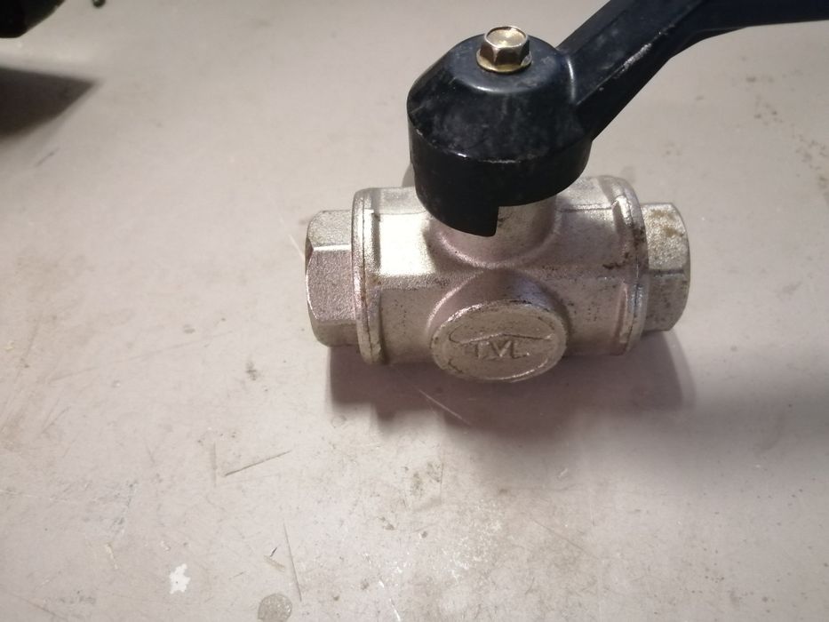 Zawór kulowy trojdrozny 3/4