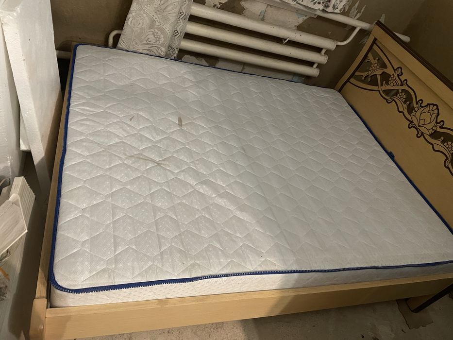Ліжко з матрасом