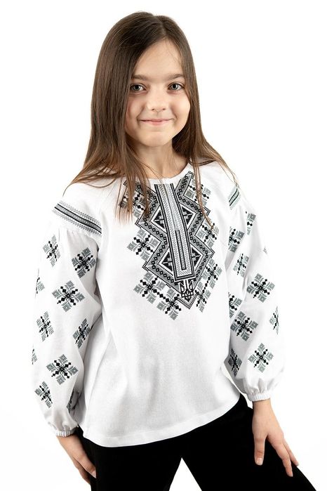 Новинки лляних вишиванок для всієї родини