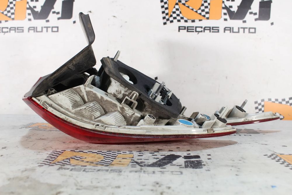 Farolim direito PEUGEOT 308 SW II