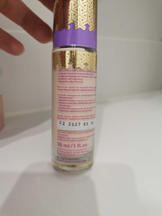 Fluid Ingrid ideal face Perfect coverage kwas hialuronowy jasny blada