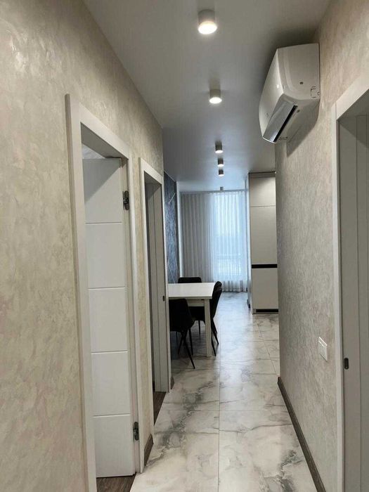 Сучасна 2 к Озерна + паркомісце,ліфт працює постійно..