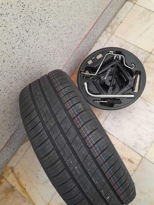 Pneu GOODYEAR NOVO (com conjunto de ferramentas e Macaco)