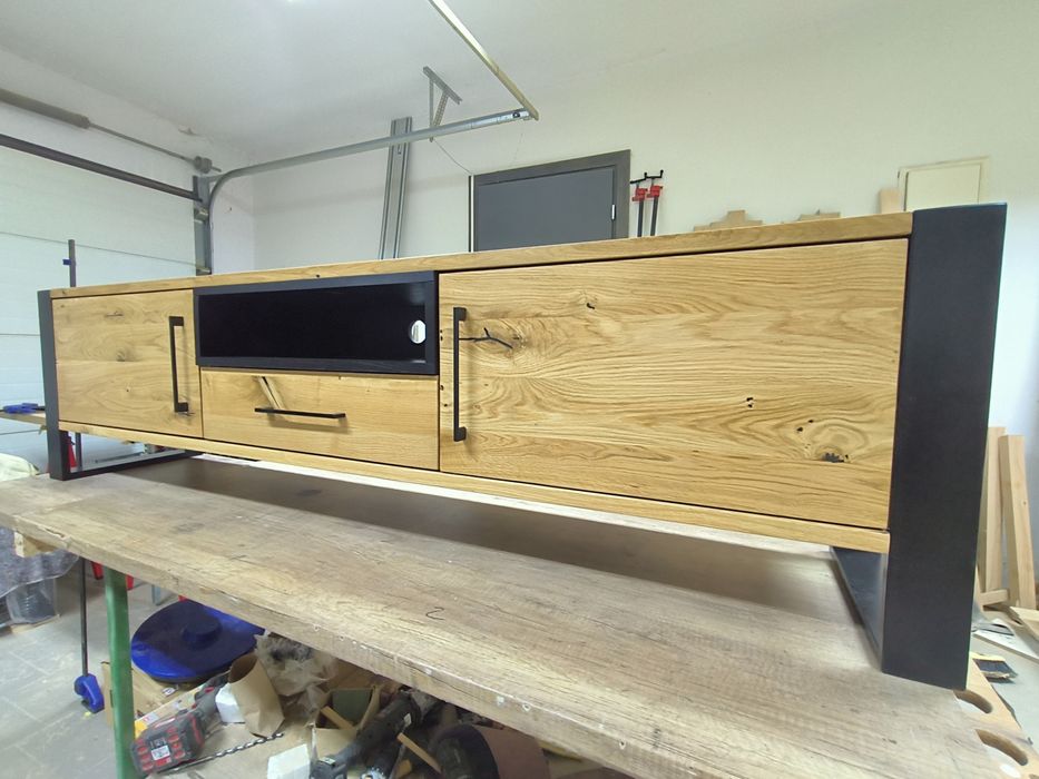 Szafka RTV lity dąb, jesion, lakier olej