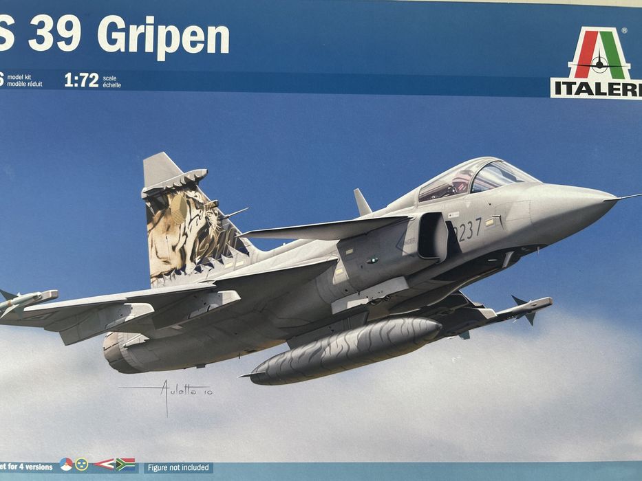 Samolot JAS 39 Gripen model Italeri 1306