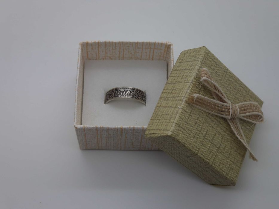 Obrączka z monety Half Rupee, coinring