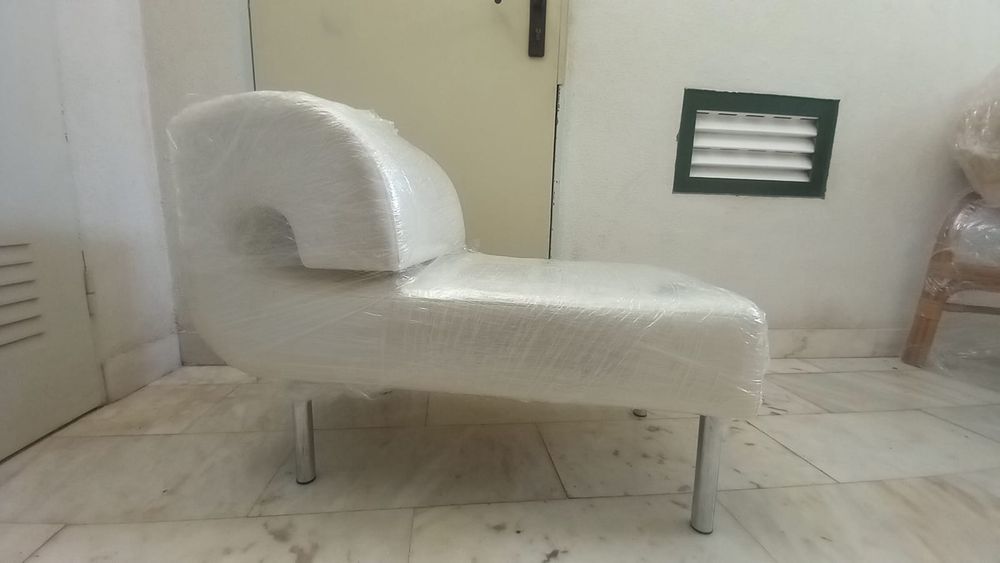 Chaise longue na cor branca