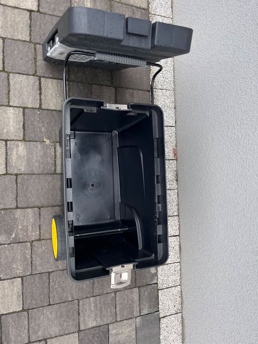 Narzędziowa skrzynka na kółkach Stanley 53l