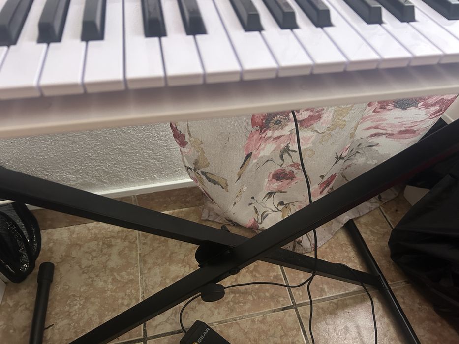 Arturia KeyLab Essential 61 Mk3 + Pedal + Suporte
