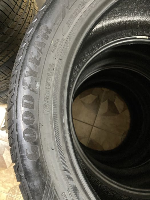 245/45/19 102V Goodyear Efficent Grip Performance 2