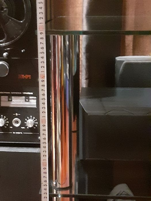 Стійка під апаратуру