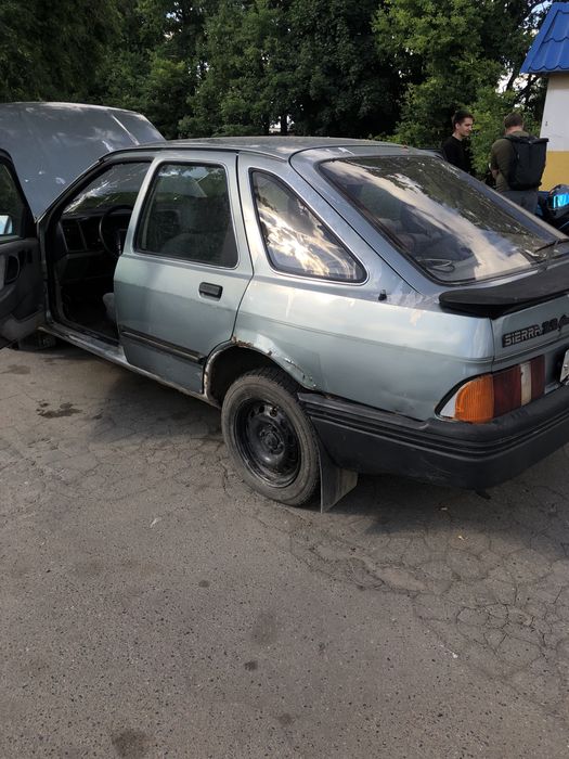 В продаже форд сиера 2.0